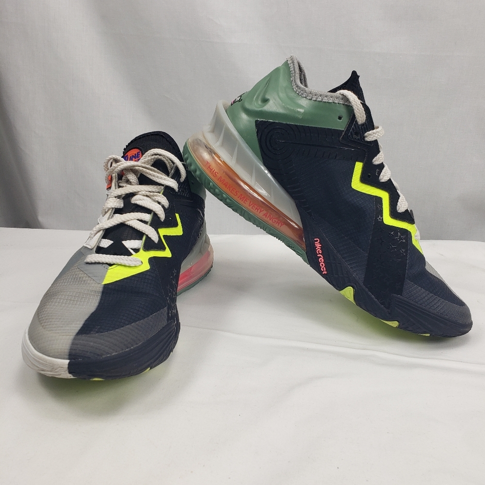 Lebron James Tune Squad Nike Air Max Men's Size 7 Women's 8.5